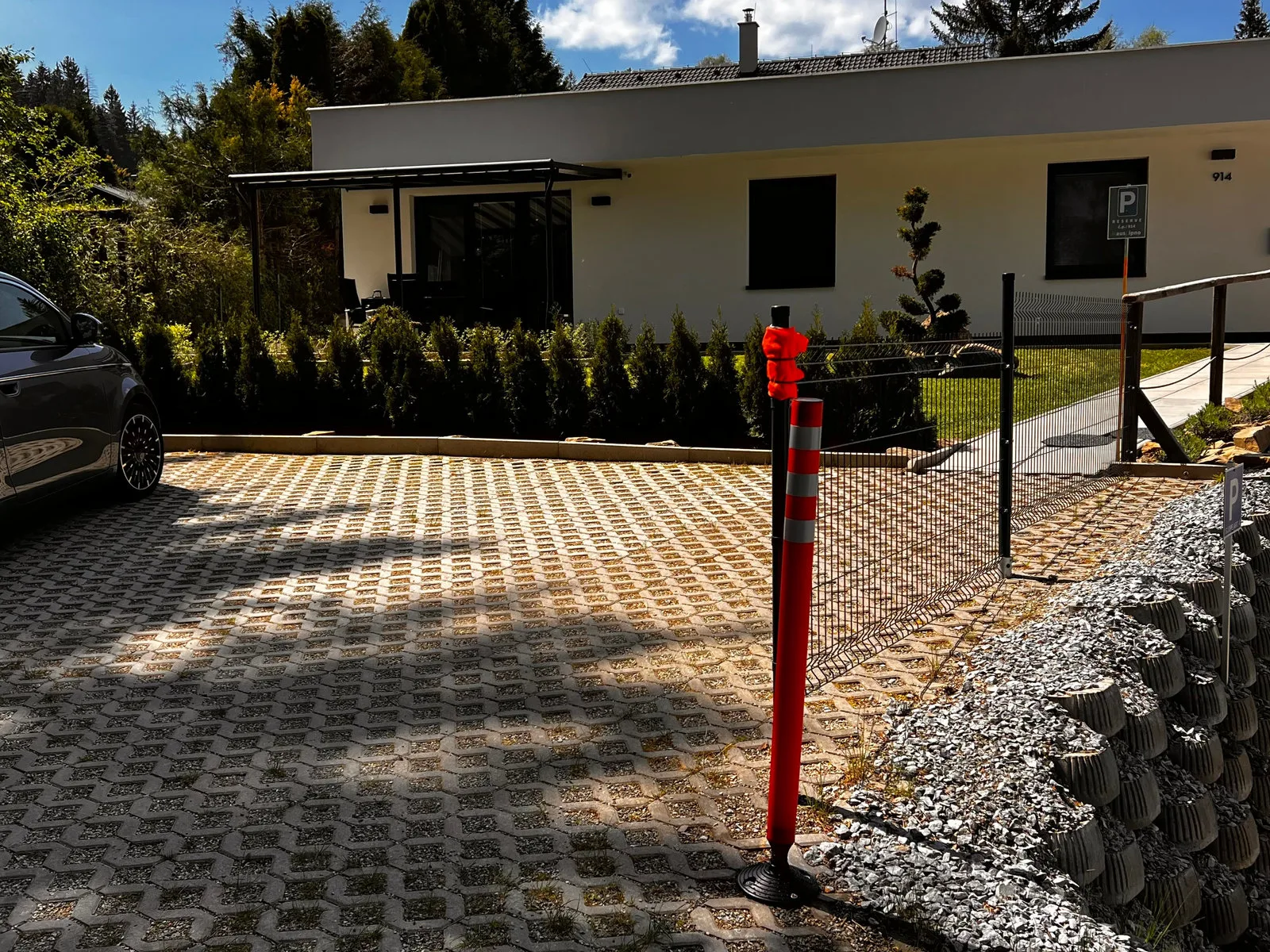 Parkoviště pro dvě osobní auta